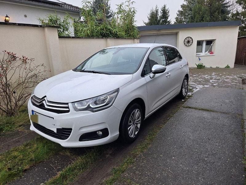 Weiß Gebraucht 2016 Citroën C4 PureTech Limousine | 5.800 € (Guter Preis) - Bild 1/4