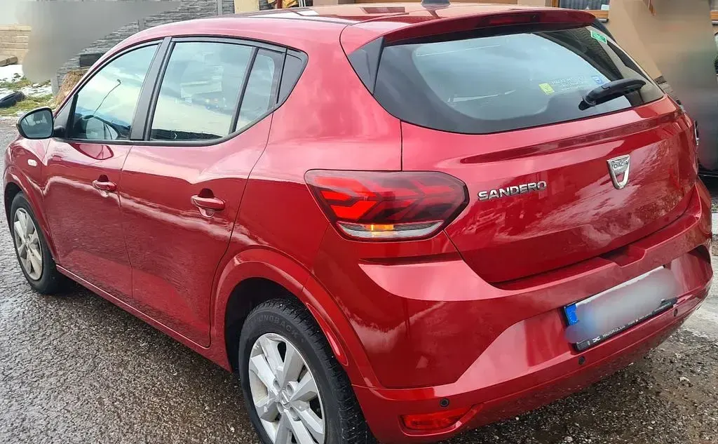 Używany Dacia Logan 91 KM (66 kW) 2022 Czerwony Sedan/Limuzyna