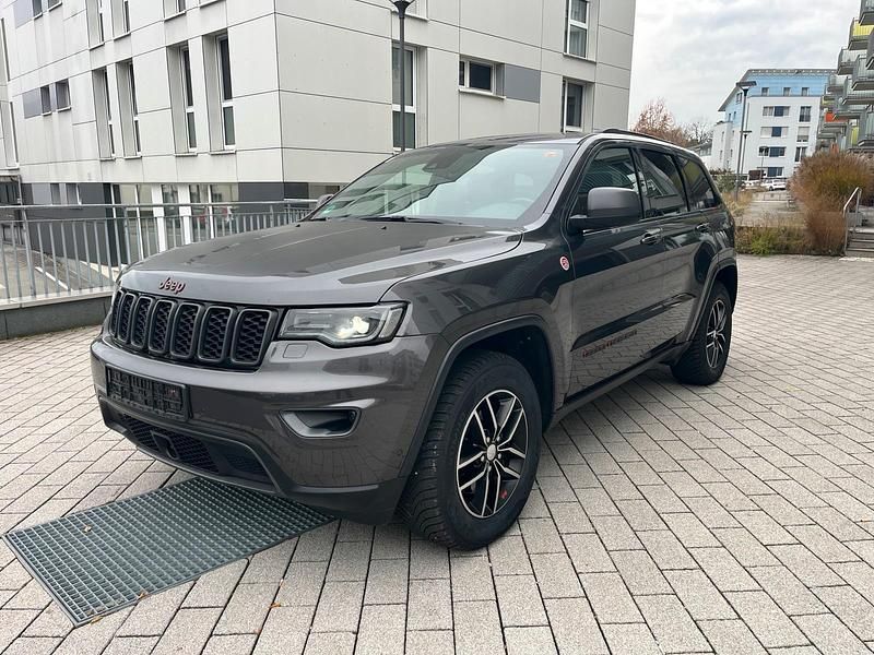 Grau Gebraucht 2018 Jeep Grand Cherokee SUV | 26.200 € (Fairer Preis) - Bild 1/4