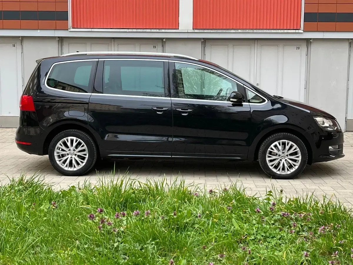 Gebraucht VW Sharan 177 PS (130 kW) 2013 Schwarz Van / Kleinbus