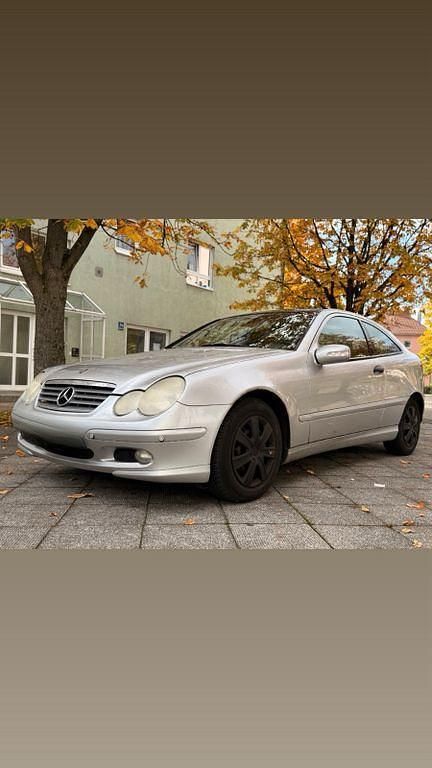 Silber Gebraucht 2002 Mercedes C180 Coupé | 900 € (Superpreis) - Bild 1/4
