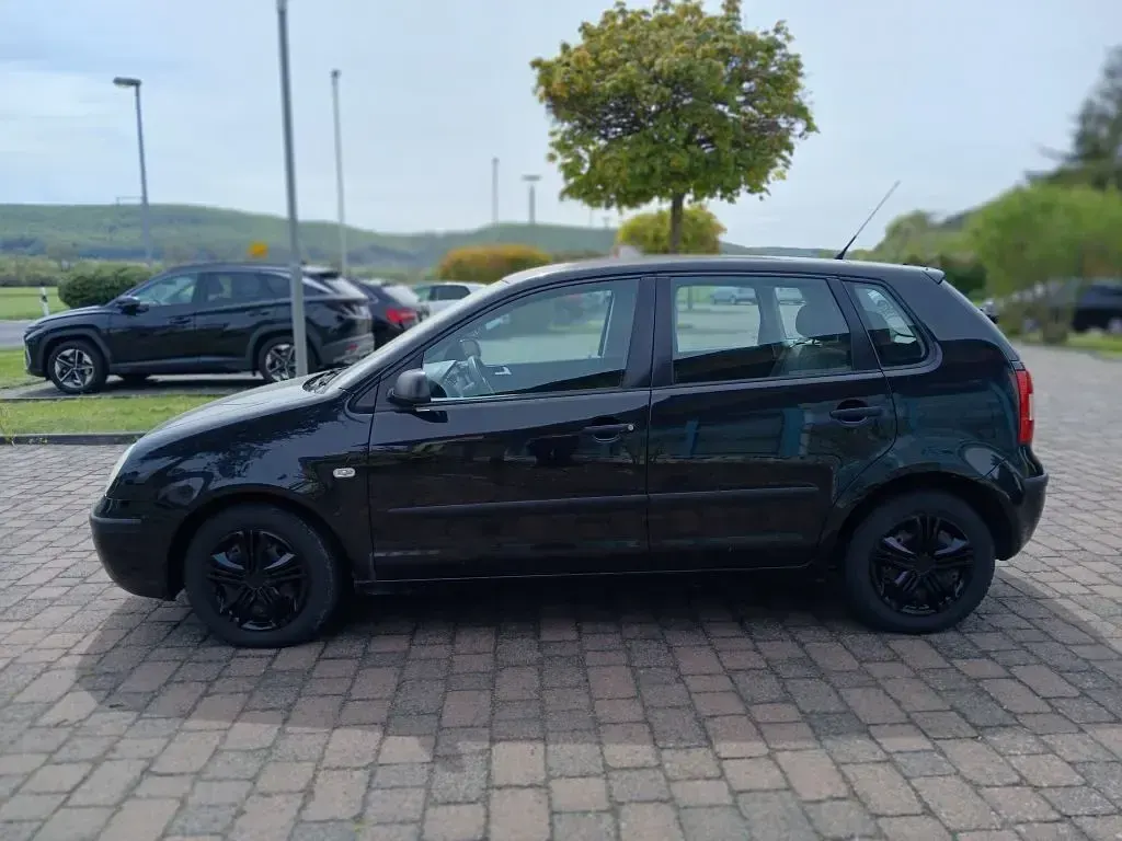 Gebraucht VW Polo 64 PS (47 kW) 2003 Schwarz Kleinwagen