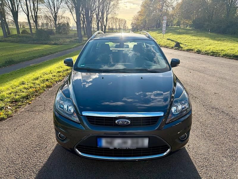 Gebraucht Ford Focus Titanium 101 PS (74 kW) 2010 Grau Kombi