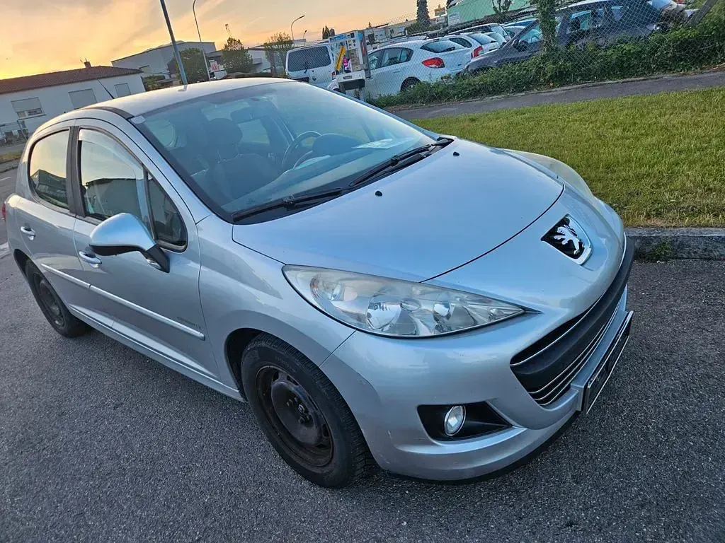 Gebraucht Peugeot 207 73 PS (53 kW) 2011 Grau Limousine