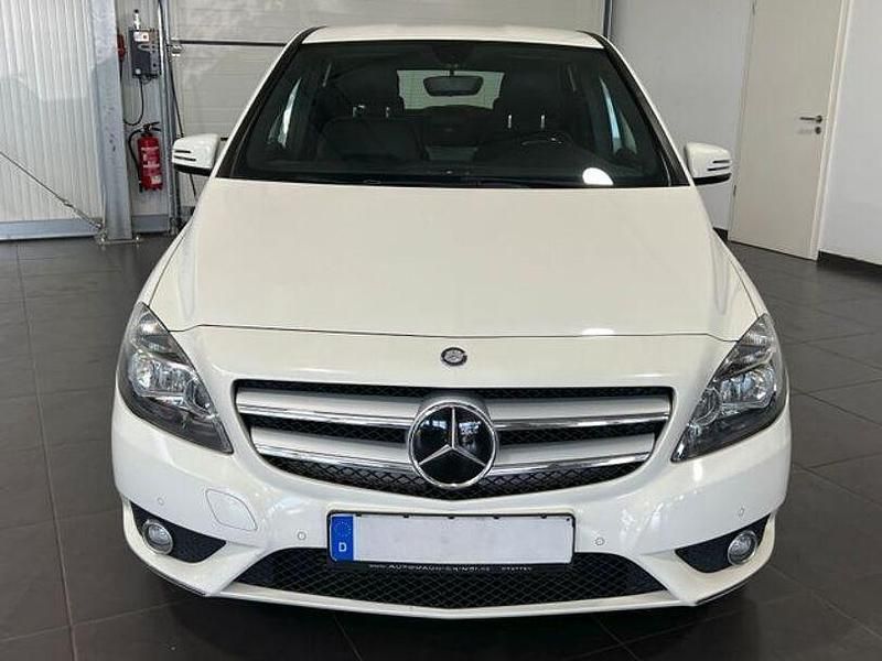 Gebraucht Mercedes B180 122 PS (89 kW) 2013 Weiß Van / Kleinbus