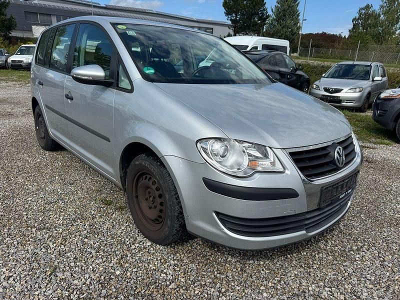 Silber Gebraucht 2010 VW Touran Conceptline Van / Kleinbus | 1.990 € (Superpreis) - Bild 1/4