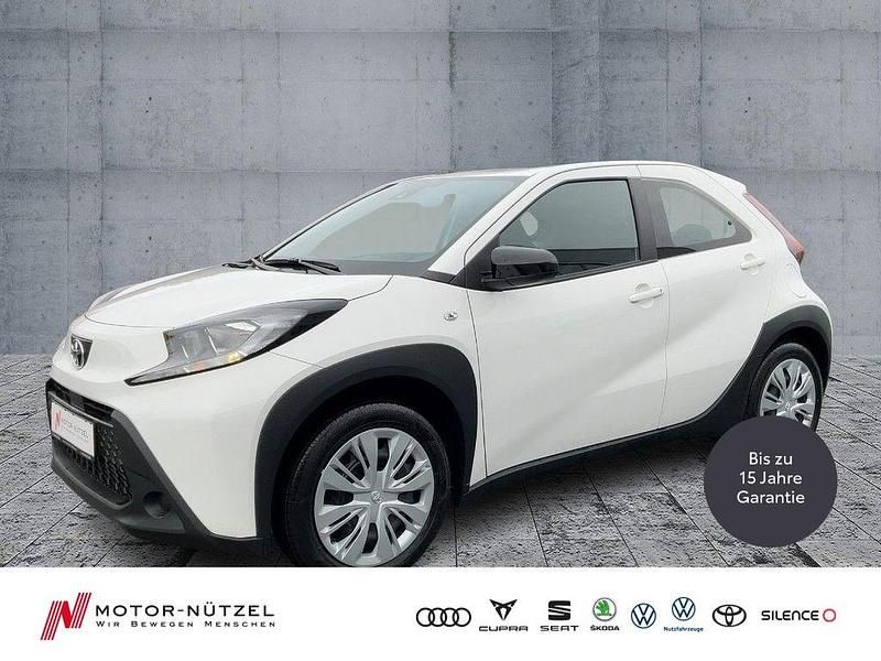 Super white 2 Neu 2025 Toyota Aygo X Business Edition SUV | 16.430 € - Bild 1/4