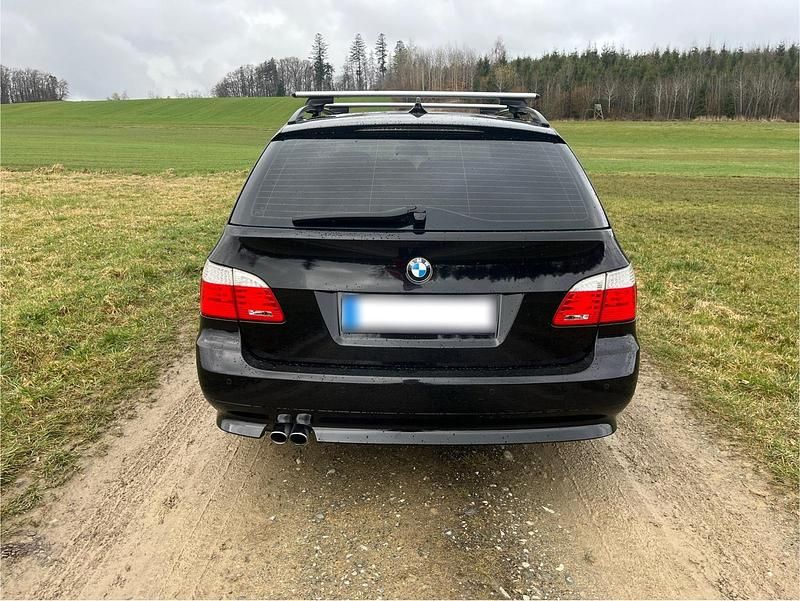 Gebraucht BMW 525 197 PS (144 kW) 2010 Schwarz Kombi