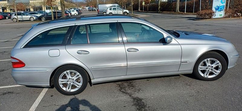 Gebraucht Mercedes E220 Elegance 150 PS (110 kW) 2004 Silber Kombi