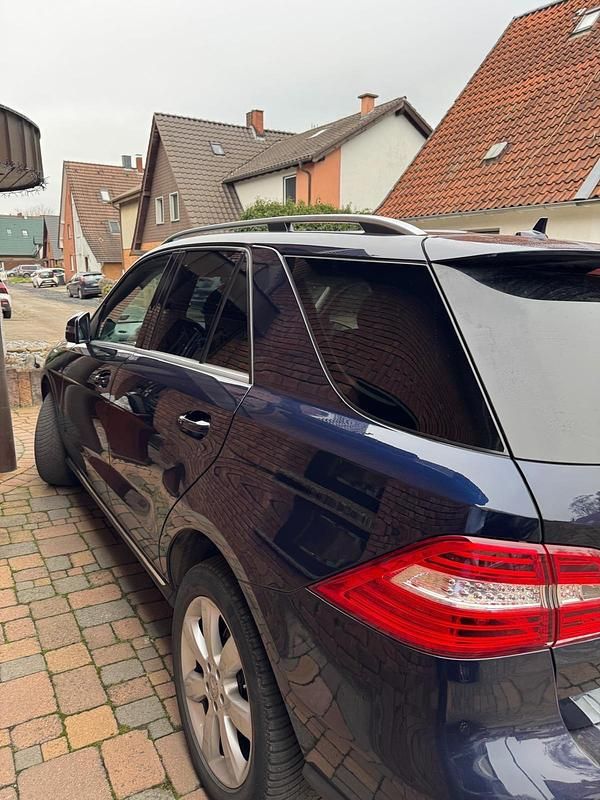 Gebraucht Mercedes ML350 258 PS (189 kW) 2014 Blau SUV
