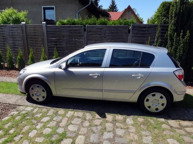 Gebraucht Opel Astra 90 PS (66 kW) 2006 Silber metallic Limousine