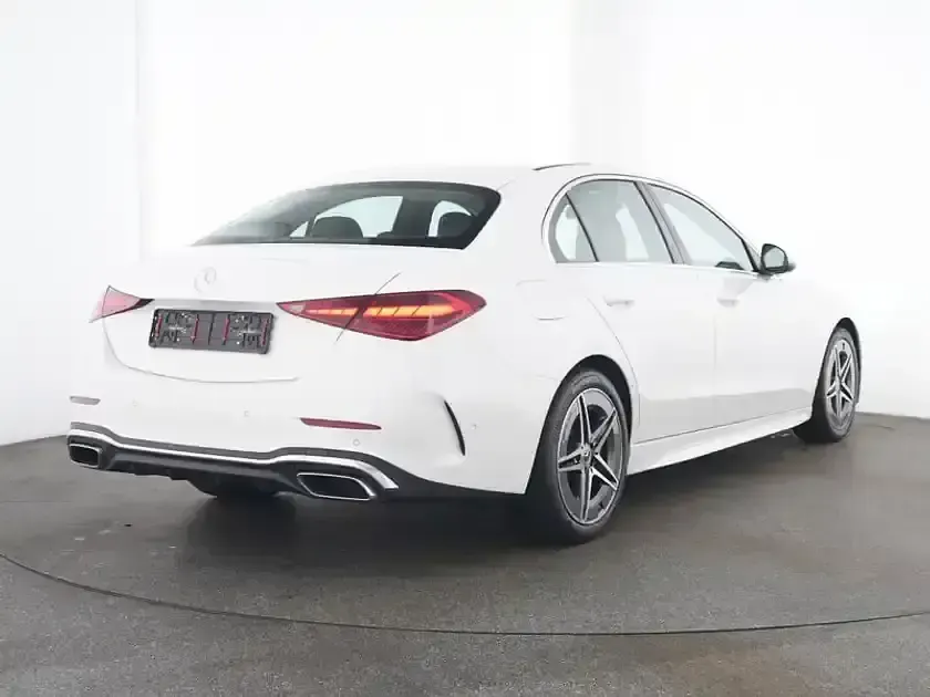 Gebraucht Mercedes C180 AMG 170 PS (125 kW) 2025 Weiß Limousine