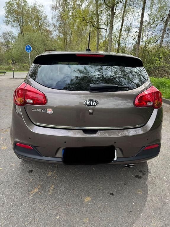 Gebraucht Kia Ceed DREAM-TEAM Edition 99 PS (72 kW) 2014 Braun Kleinwagen