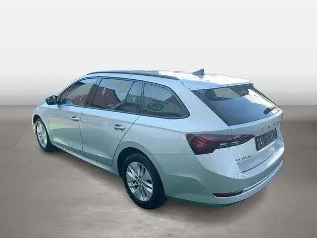 Gebraucht Skoda Octavia Ambition 116 PS (85 kW) 2023 Brilliantsilber metallic Kombi