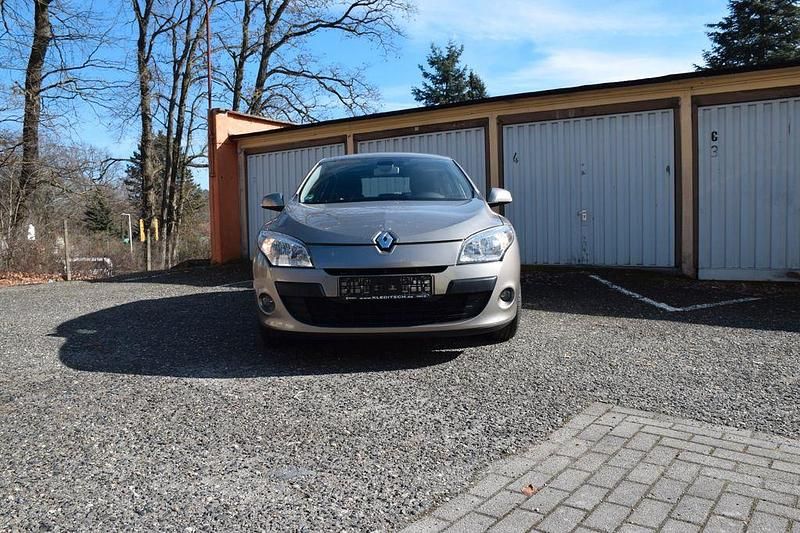 Gebraucht Renault Mégane Expression 101 PS (74 kW) 2009 Silber Limousine