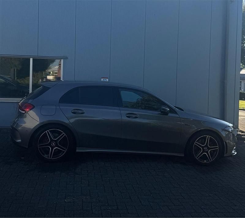 Grau Gebraucht 2020 Mercedes A250 Limousine | 24.000 € - Bild 1/4