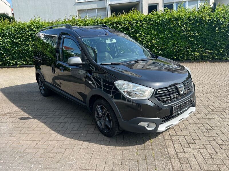 Schwarz Gebraucht 2017 Dacia Dokker Stepway Van | 7.990 € (Superpreis) - Bild 1/4