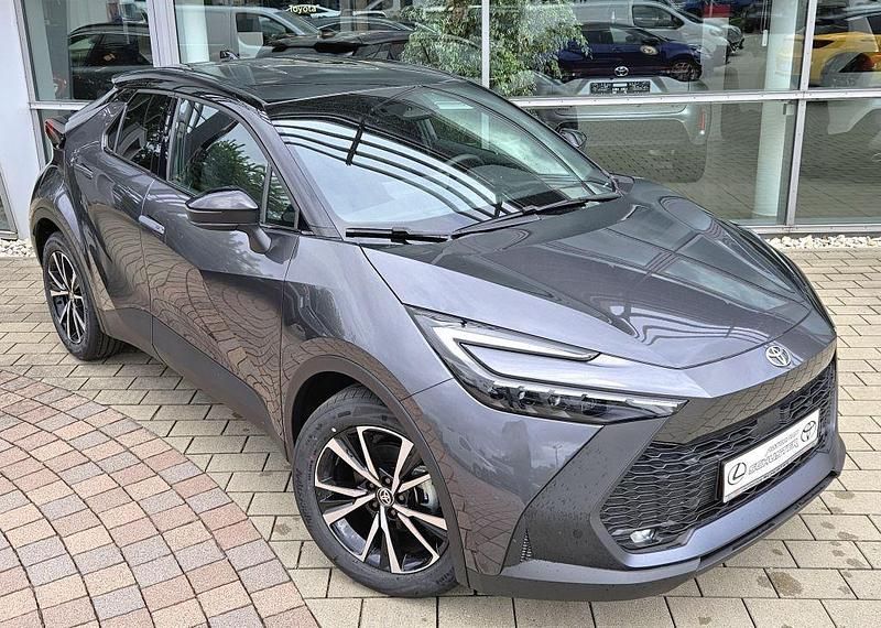 Grau Neu 2025 Toyota C-HR Team SUV | 33.990 € (Superpreis) - Bild 1/4