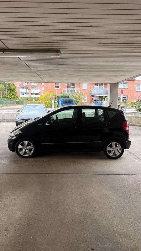Second-hand Mercedes A150 95 CP (69 kW) 2008 Negru Monovolum