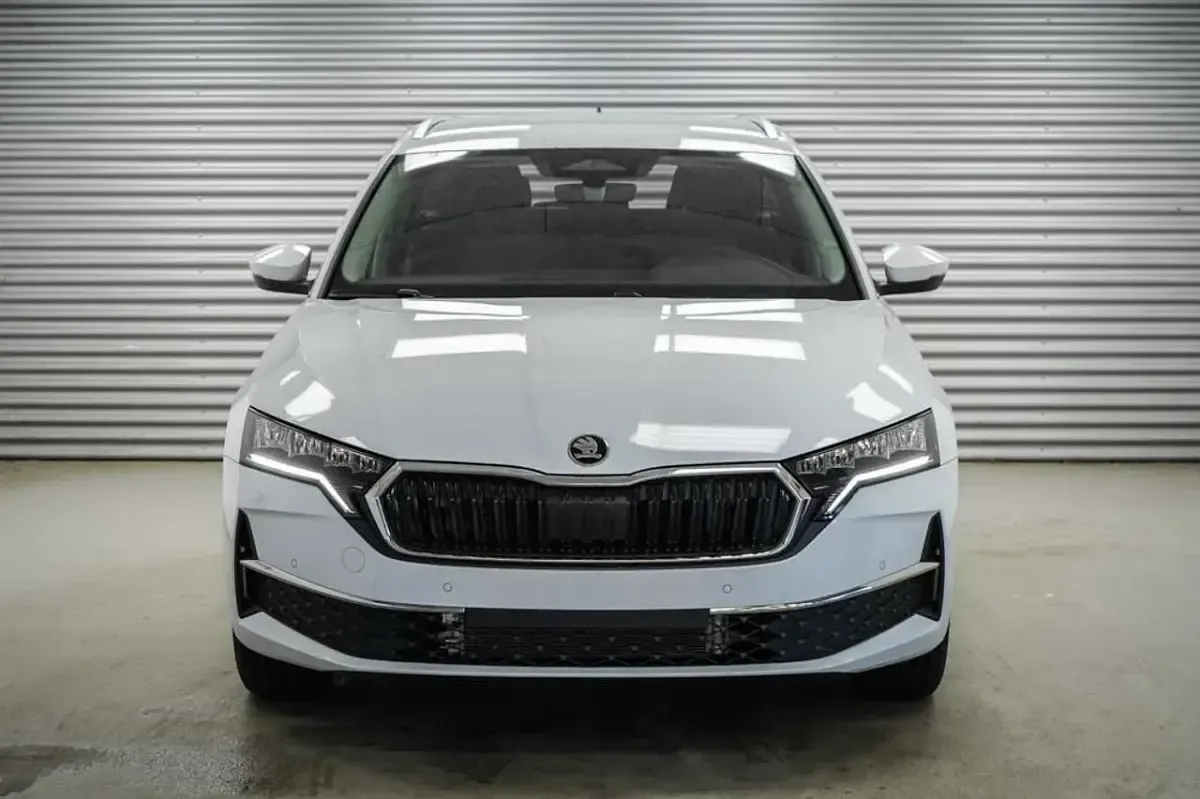 Neu Skoda Octavia Selection 150 PS (110 kW) 2026 Moonweiss Kombi