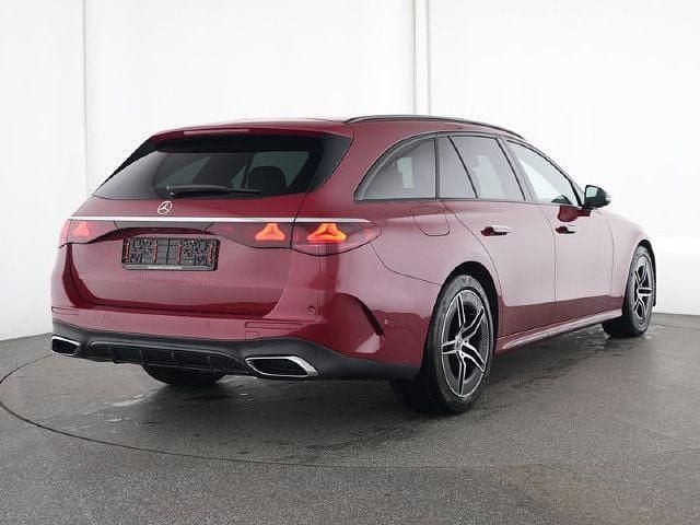 Gebraucht Mercedes E220 AMG 197 PS (144 kW) 2025 Rot Limousine