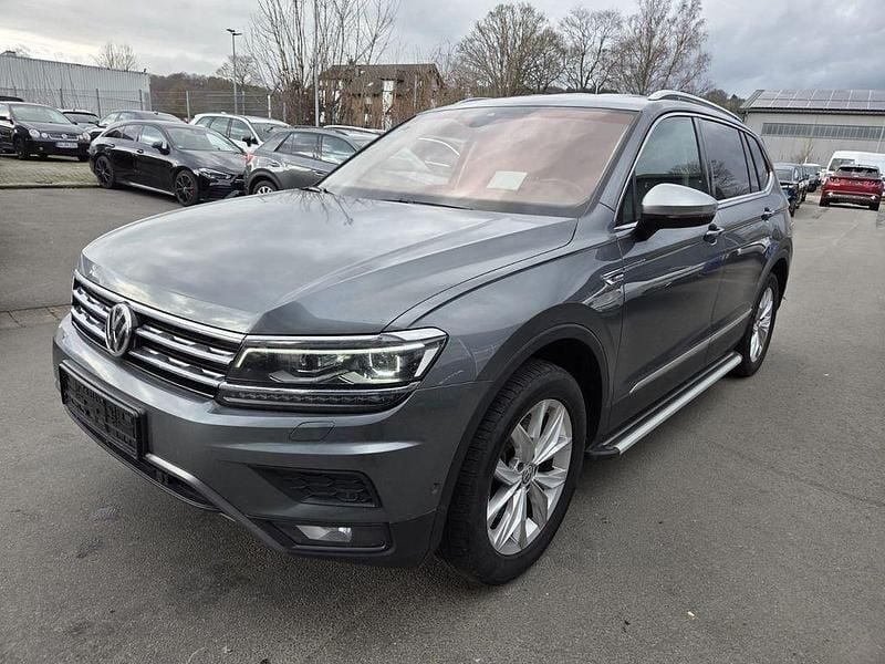 Gebraucht VW Tiguan Allspace Highline 239 PS (175 kW) 2019 Platinum grey SUV