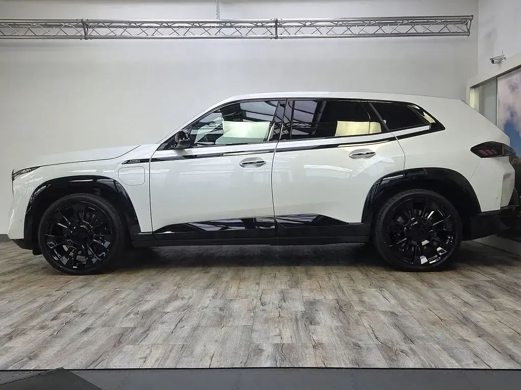 Używany BMW XM Performance 476 KM (350 kW) 2025 Biały SUV