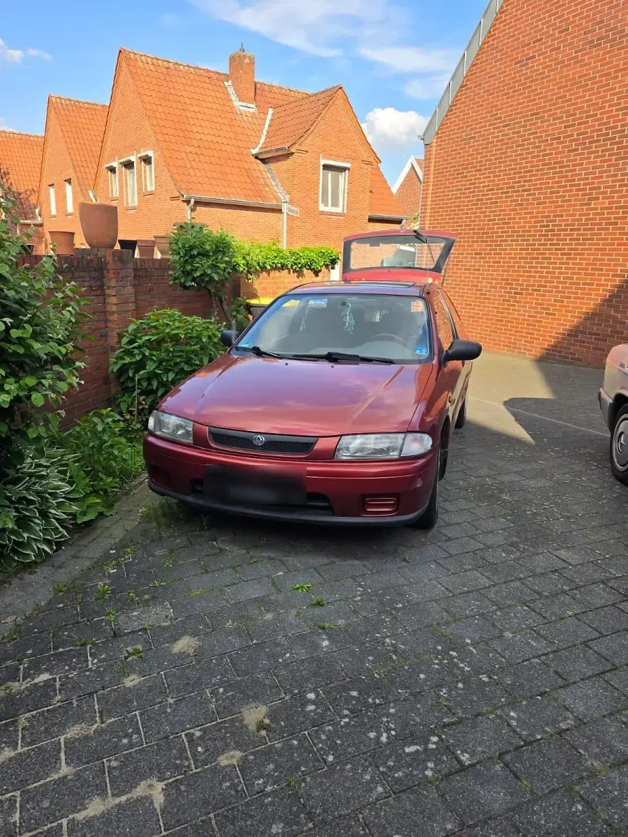 Gebraucht Mazda 323F 75 PS (55 kW) 1997 Rot Kleinwagen