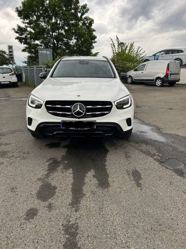 Weiß Gebraucht 2020 Mercedes GLC300 SUV | 37.500 € (Fairer Preis) - Bild 1/4