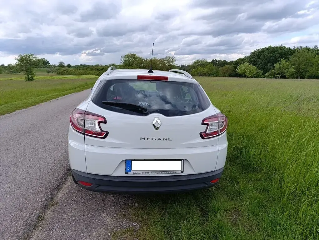 Używany Renault Mégane 101 KM (74 kW) 2012 Biały Sedan/Limuzyna