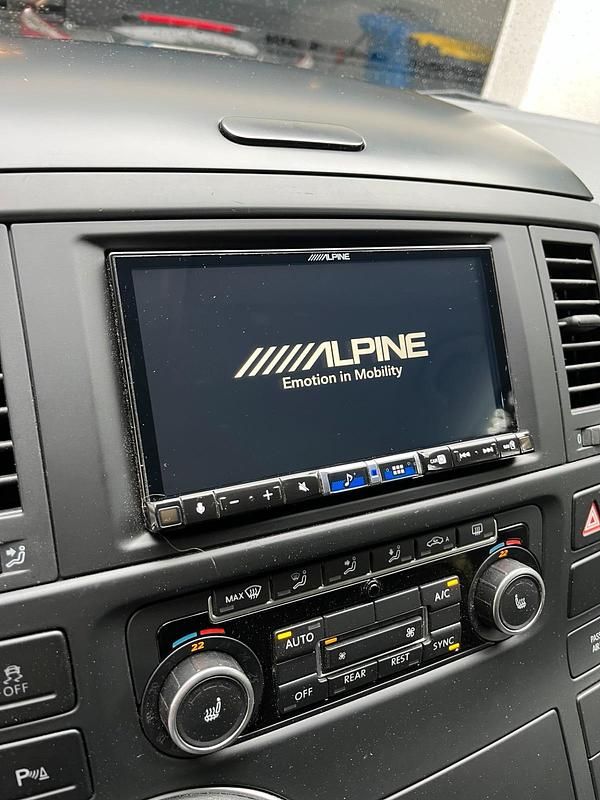 Gebraucht VW Multivan Edition 180 PS (132 kW) 2012 Weiß Van