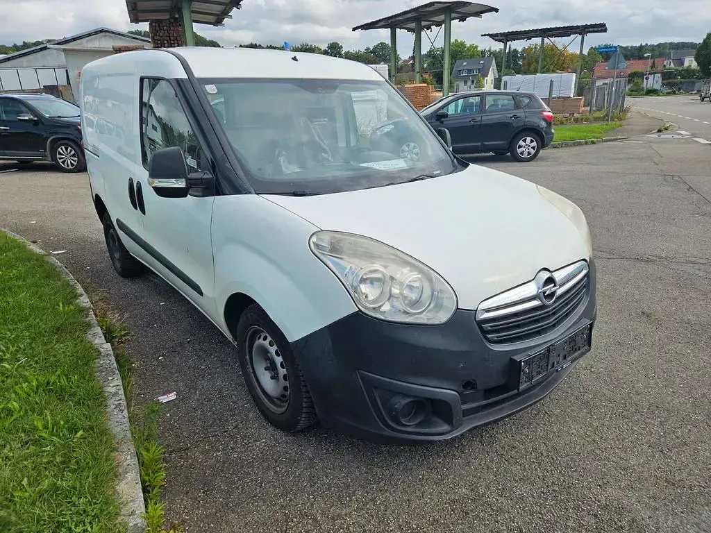 Gebraucht Opel Combo 90 PS (66 kW) 2013 Weiß Van / Kleinbus