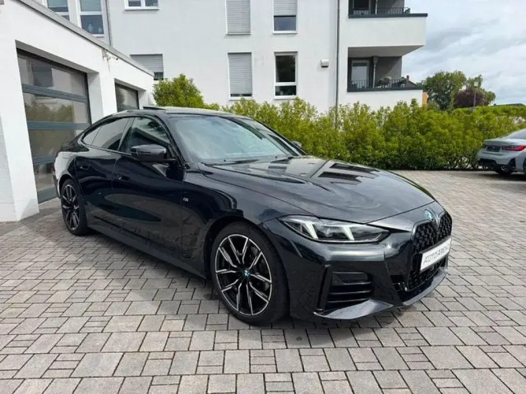 Gebraucht BMW 420 Coupé Sport Line 190 PS (139 kW) 2025 Saphirschwarz (metallic) Coupé