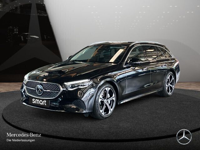 Schwarz Gebraucht 2024 Mercedes E300 Avantgarde Kombi | 46.990 € - Bild 1/4