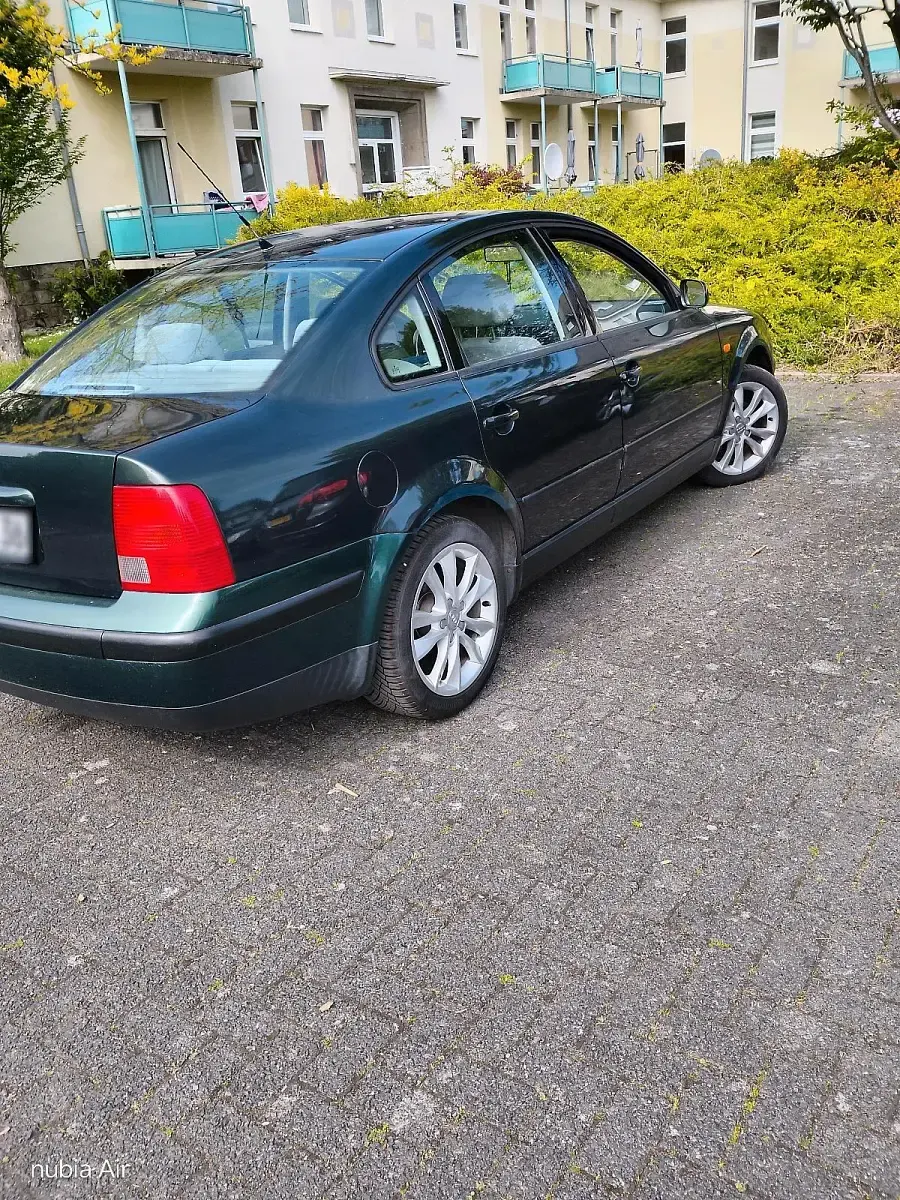 Gebraucht VW Passat 110 PS (80 kW) 2000 Grün Limousine