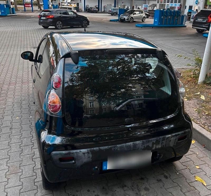 Gebraucht Peugeot 107 68 PS (50 kW) 2010 Schwarz Kleinwagen