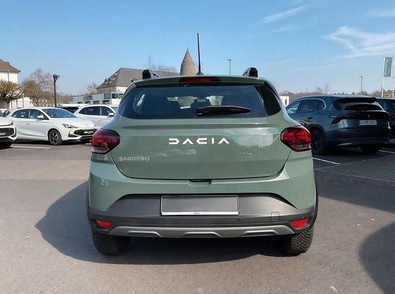 Gebraucht Dacia Sandero Expression 91 PS (66 kW) 2024 Grün Limousine
