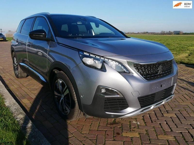 Grau Gebraucht 2020 Peugeot 5008 GT-line SUV | 12.099 € (Guter Preis) - Bild 1/3