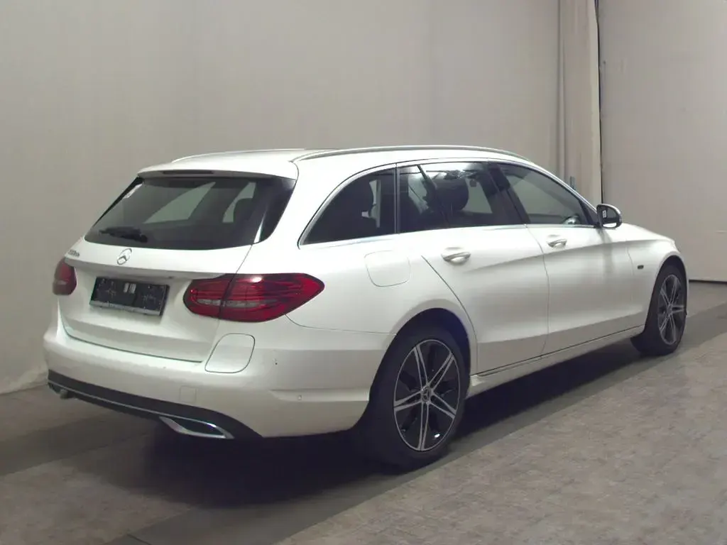 Gebraucht Mercedes C300e Avantgarde 306 PS (225 kW) 2020 Weiß Kombi
