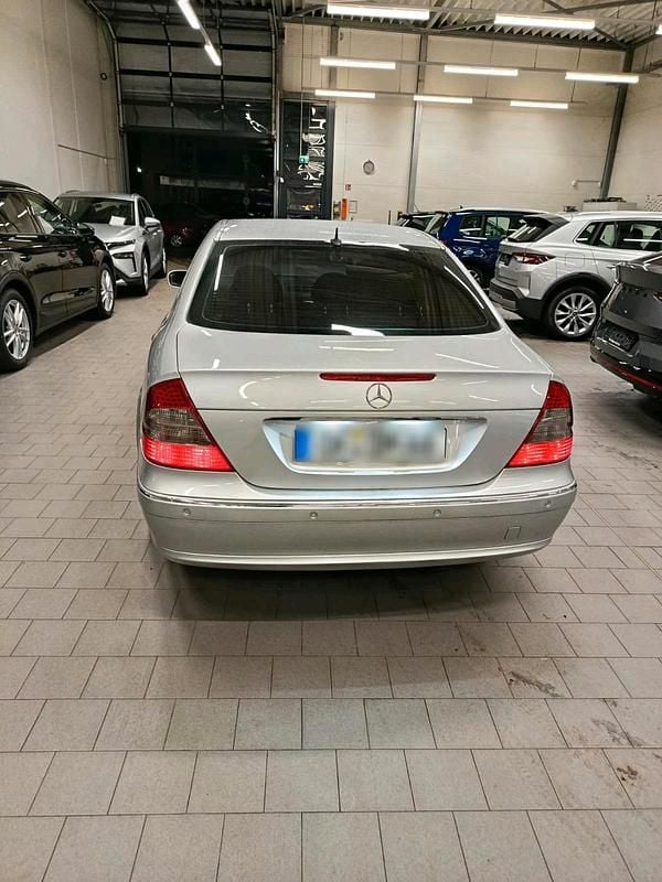Gebraucht Mercedes E200 Avantgarde 190 PS (139 kW) 2006 Silber Limousine