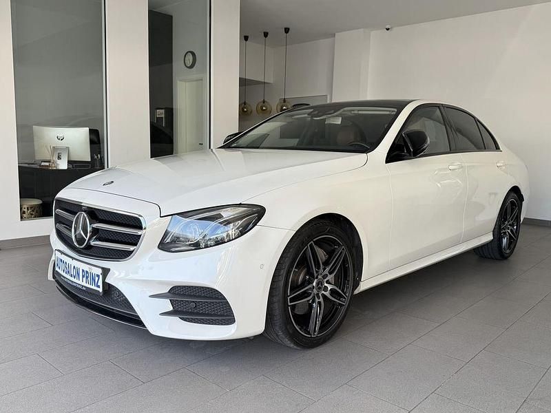 Weiß Gebraucht 2016 Mercedes E220 AMG Limousine | 29.890 € (Teuer) - Bild 1/4