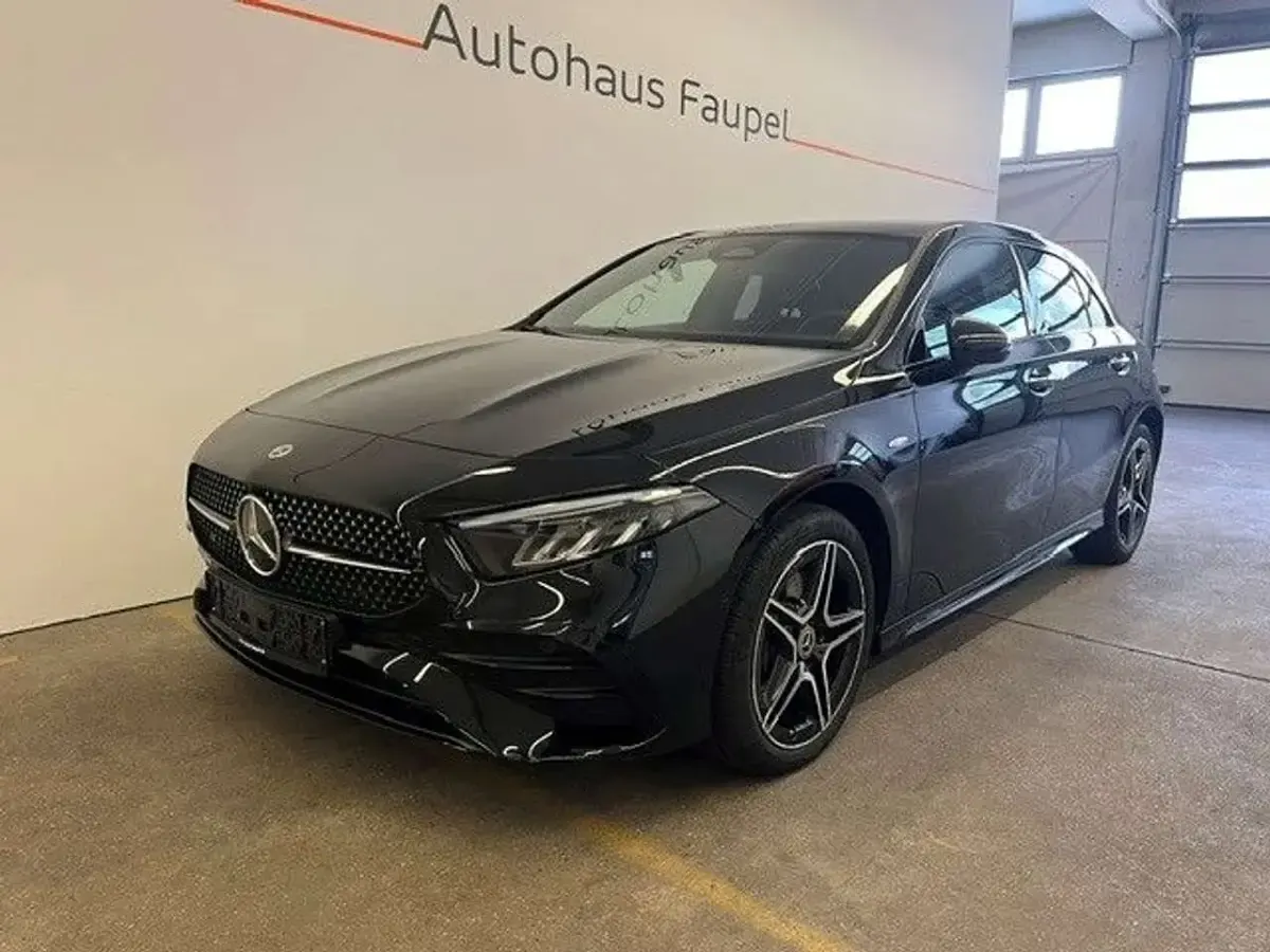 Gebraucht Mercedes A250 AMG line 163 PS (119 kW) 2025 Kosmosschwarz  metalliclack Limousine