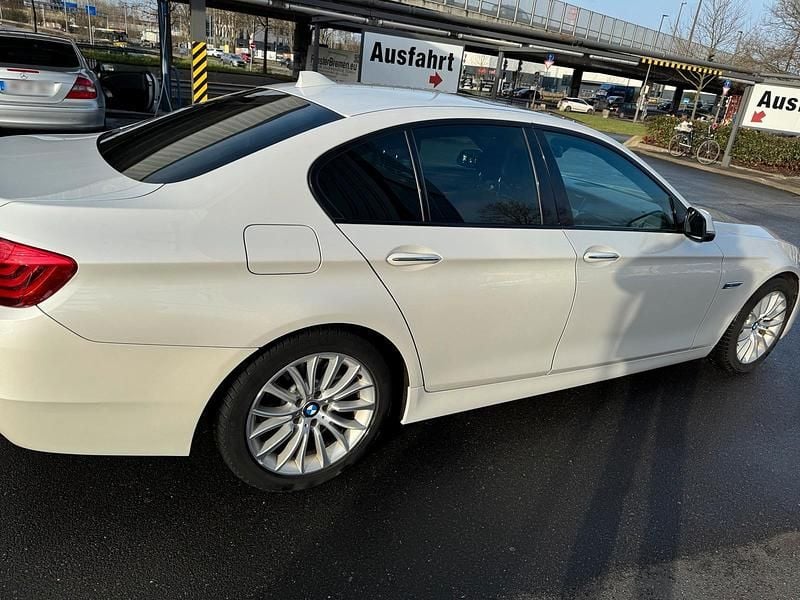Używany BMW 530 258 KM (189 kW) 2014 Biały Sedan/Limuzyna