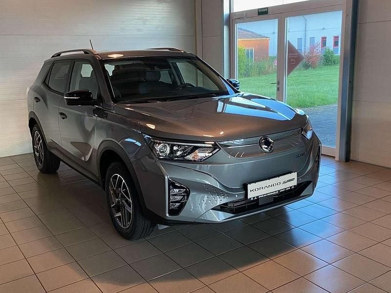 Platinum gray Gebraucht 2023 Ssangyong (KGM) Korando SUV | 25.880 € - Bild 1/4