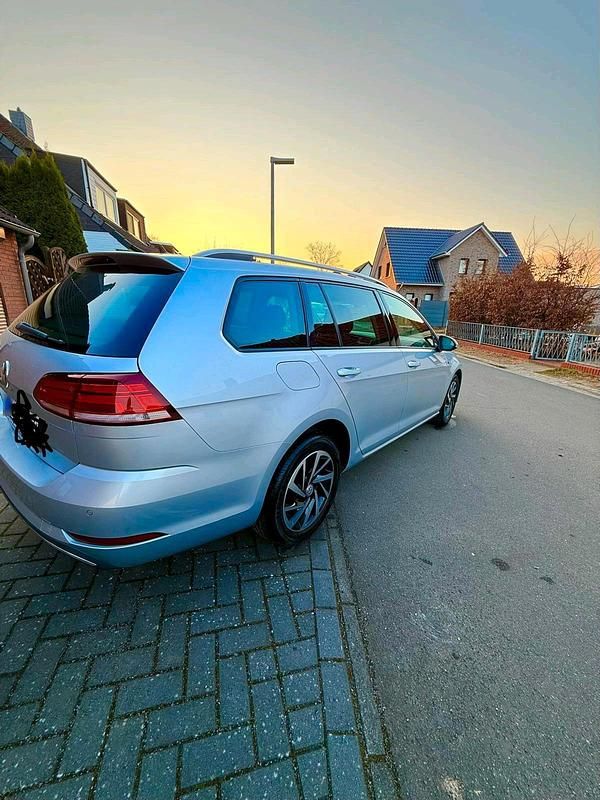 Gebraucht VW Golf VII 150 PS (110 kW) 2018 Silber Kombi