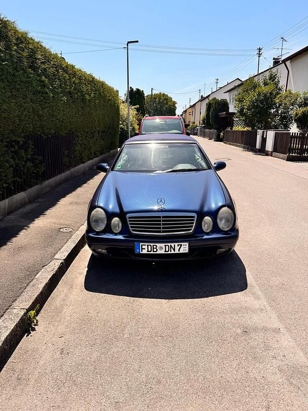 Blau Gebraucht 2000 Mercedes CLK320 Cabrio | 4.600 € (Fairer Preis) - Bild 1/4