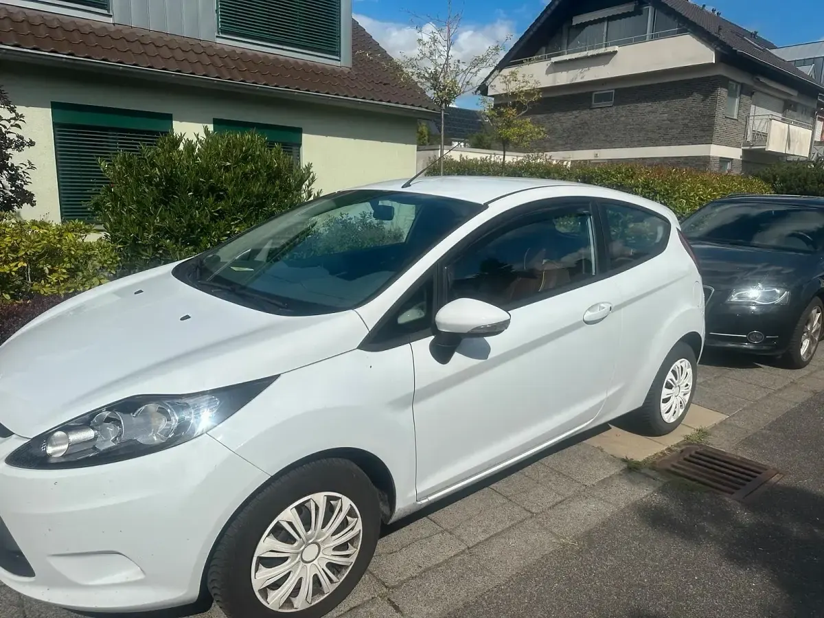 Gebraucht Ford Fiesta 60 PS (44 kW) 2009 Weiß Limousine