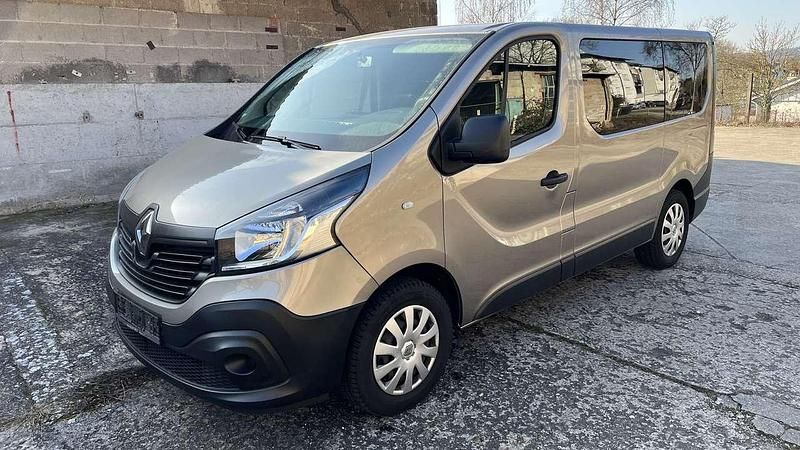 Second-hand Renault Trafic Expression 121 CP (88 kW) 2019 Stone Monovolum