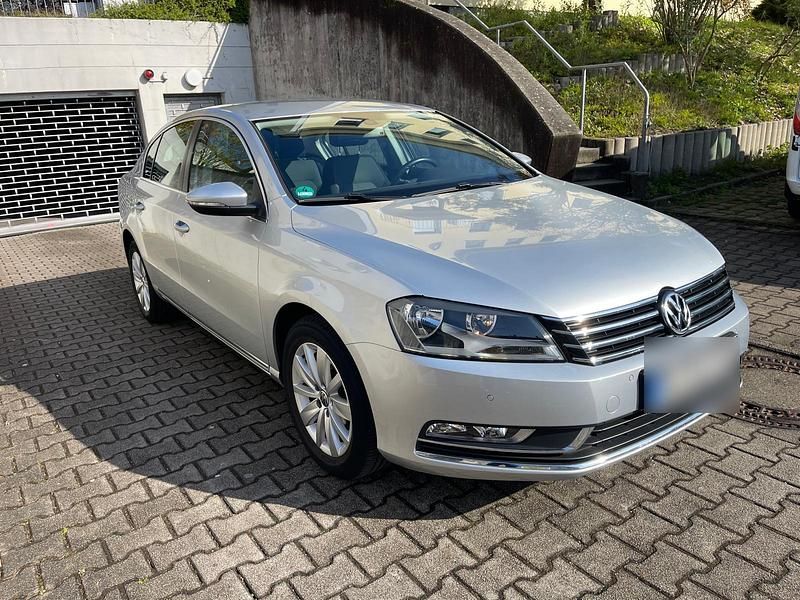 Gebraucht VW Passat 122 PS (89 kW) 2013 Silber Limousine