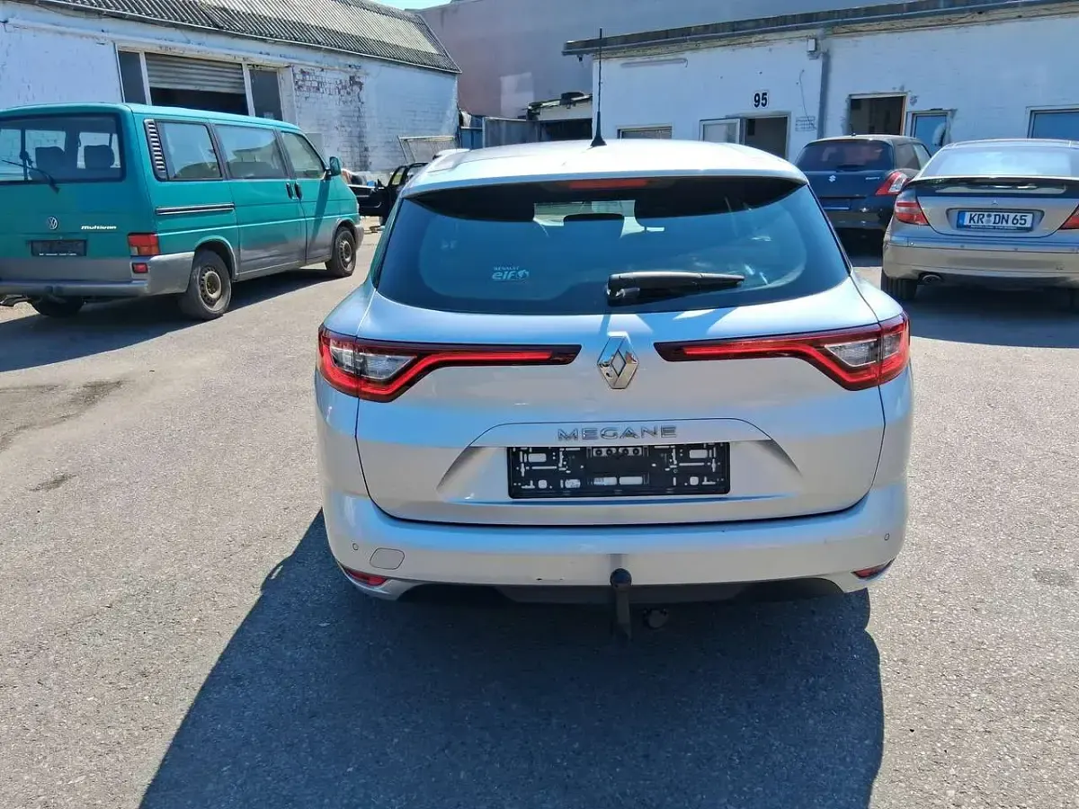 Gebraucht Renault Mégane GrandTour Play 101 PS (74 kW) 2018 Platingrau Kombi